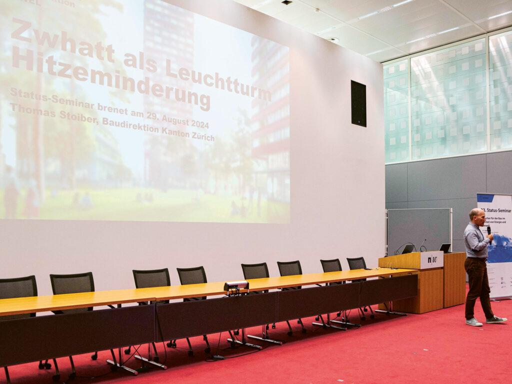 Beim brenet Status-Seminar Ende August in Brugg-Windisch diskutierten Experten unter anderem über bauliche Massnahmen, um die Menschen an heissen Sommertagen vor Hitze zu schützen (Bild brenet).