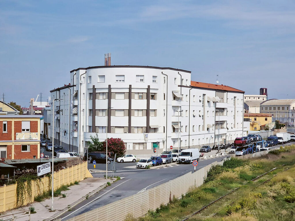 Das Stringi-Stringi-Gebäude in Livorno, ursprünglich 1939 vom Architekten Ghino Venturi entworfen. (Foto: Serena Braccini)