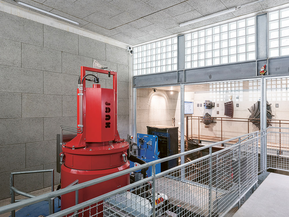 Im Kleinkraftwerk sind auch Bestandteile des Vorgängers von 1890 ausgestellt.